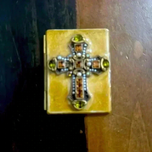 JAY STRONGWATER CROSS FOLDING PHOTO FRAME
5024 - Picture 3 of 4